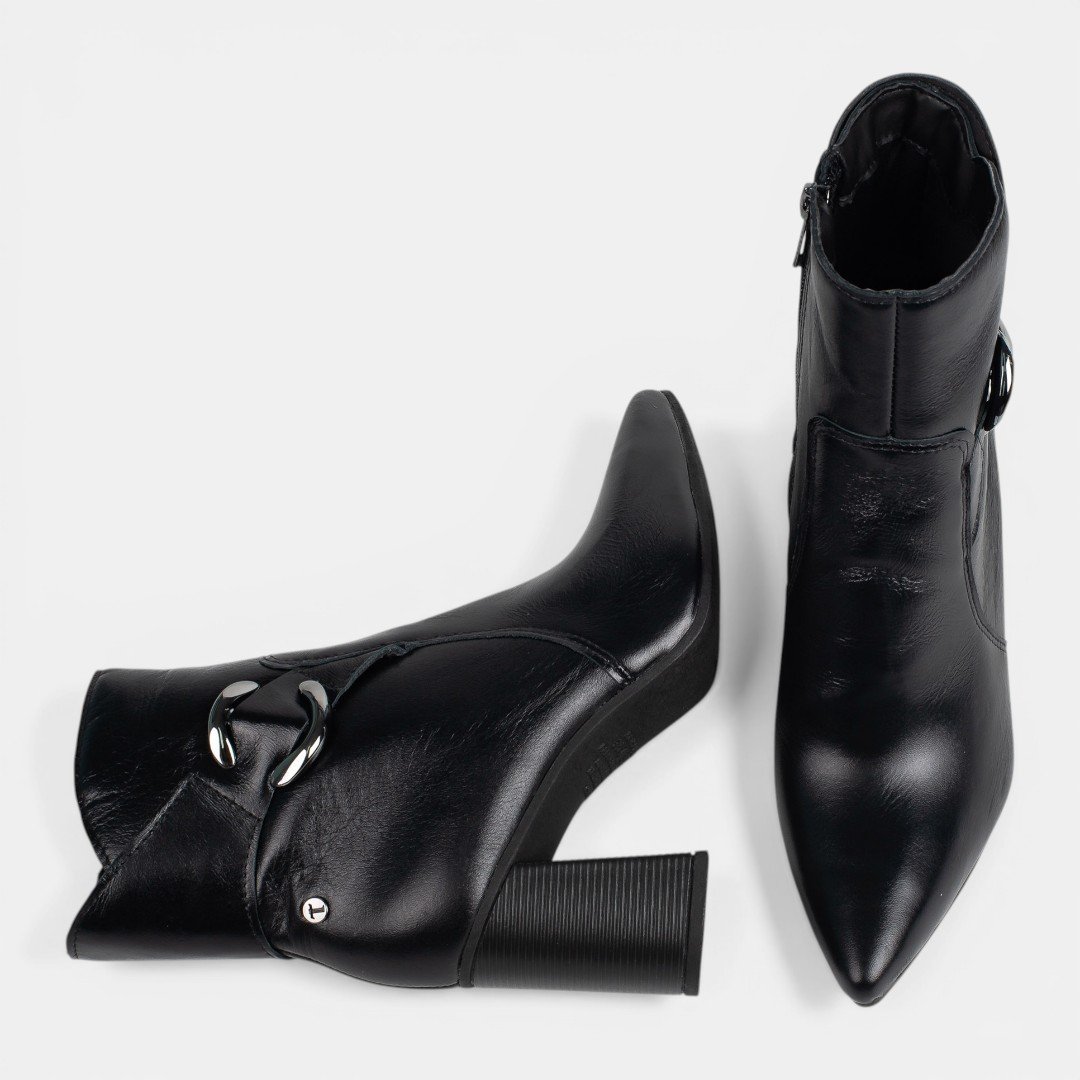 Bota Tanara Cano Curto Em Couro Preta Preto 9