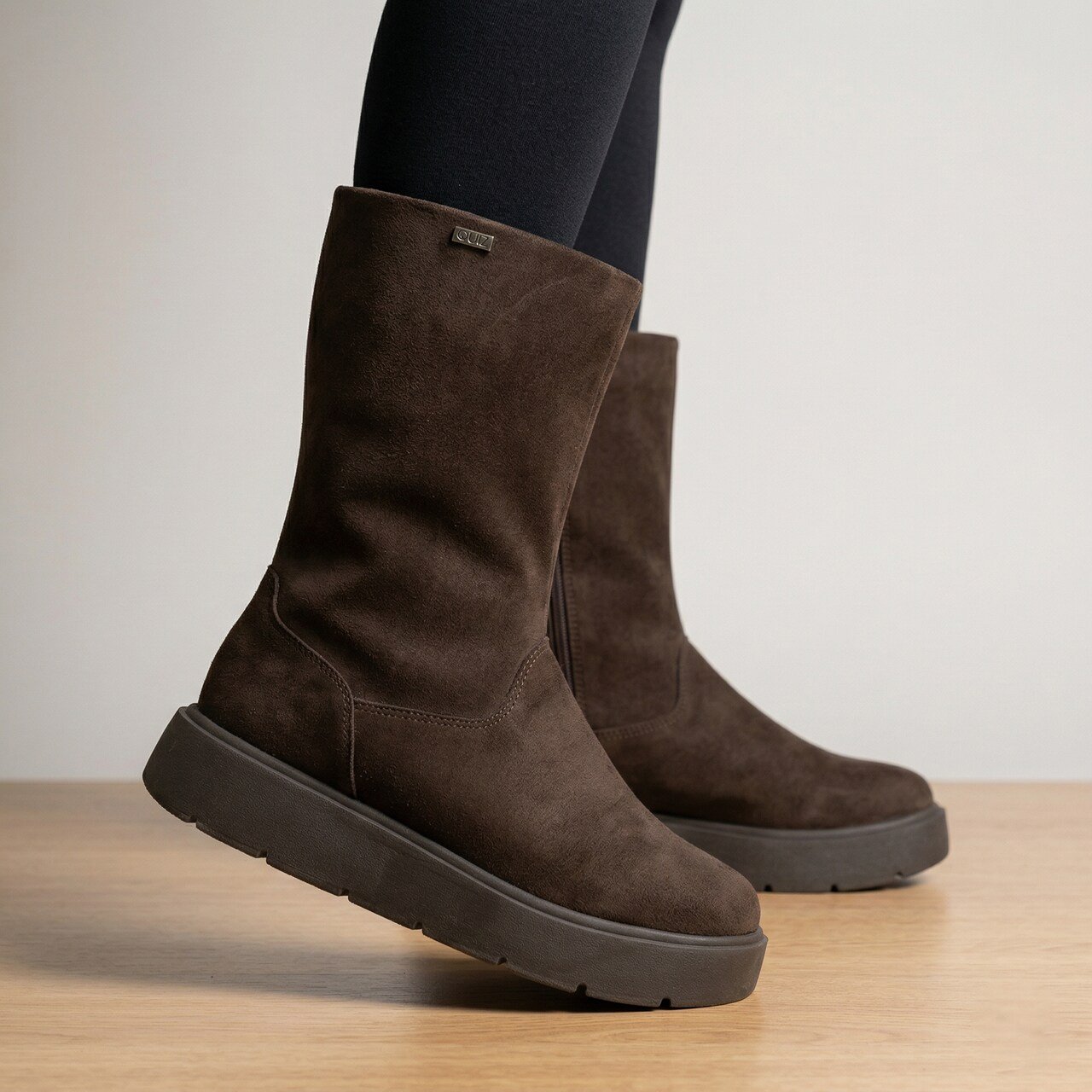 Bota Ugg Quiz Cano Longo Camurça Café Marrom 2