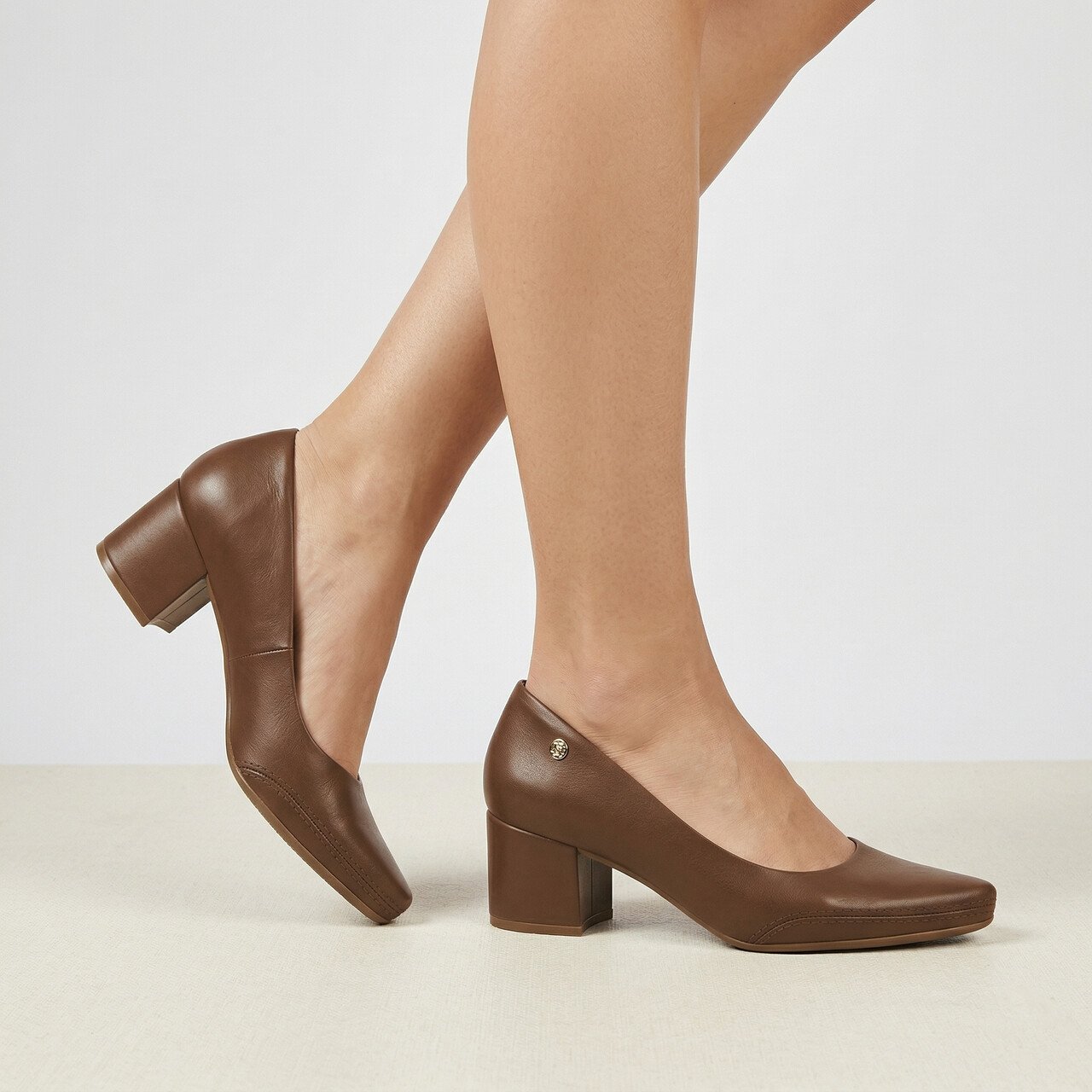 Scarpin Ramarim Total Comfort Salto Bloco Em Couro Marrom Marrom 3