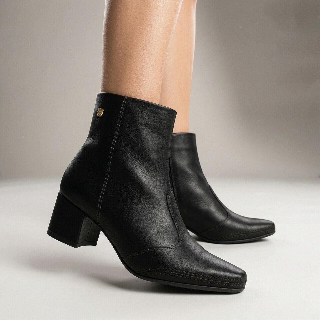 Bota Ramarim Total Comfort Em Couro Preto Preto 2