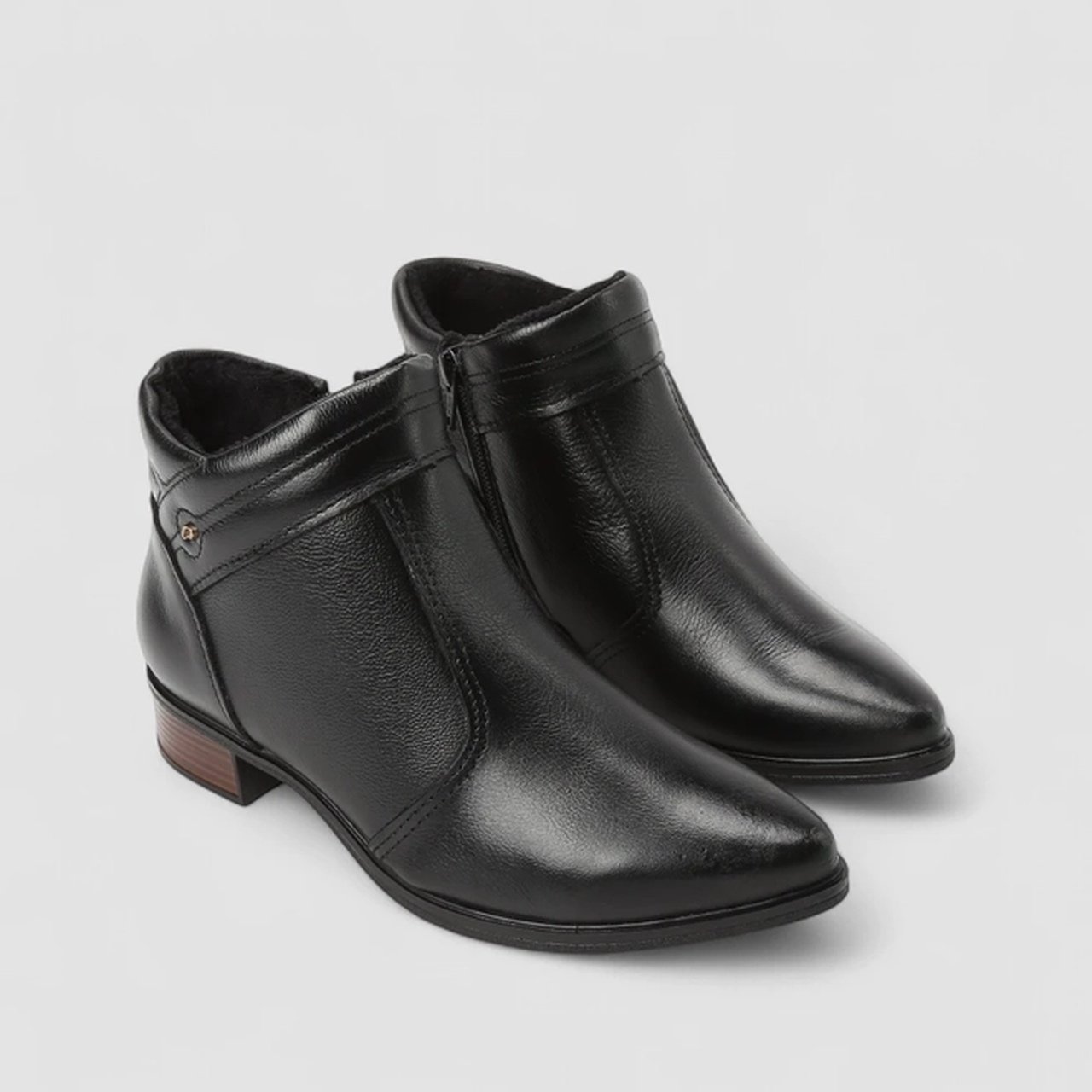 Bota Pegada Cano Curto Em Couro Preto Preto 2