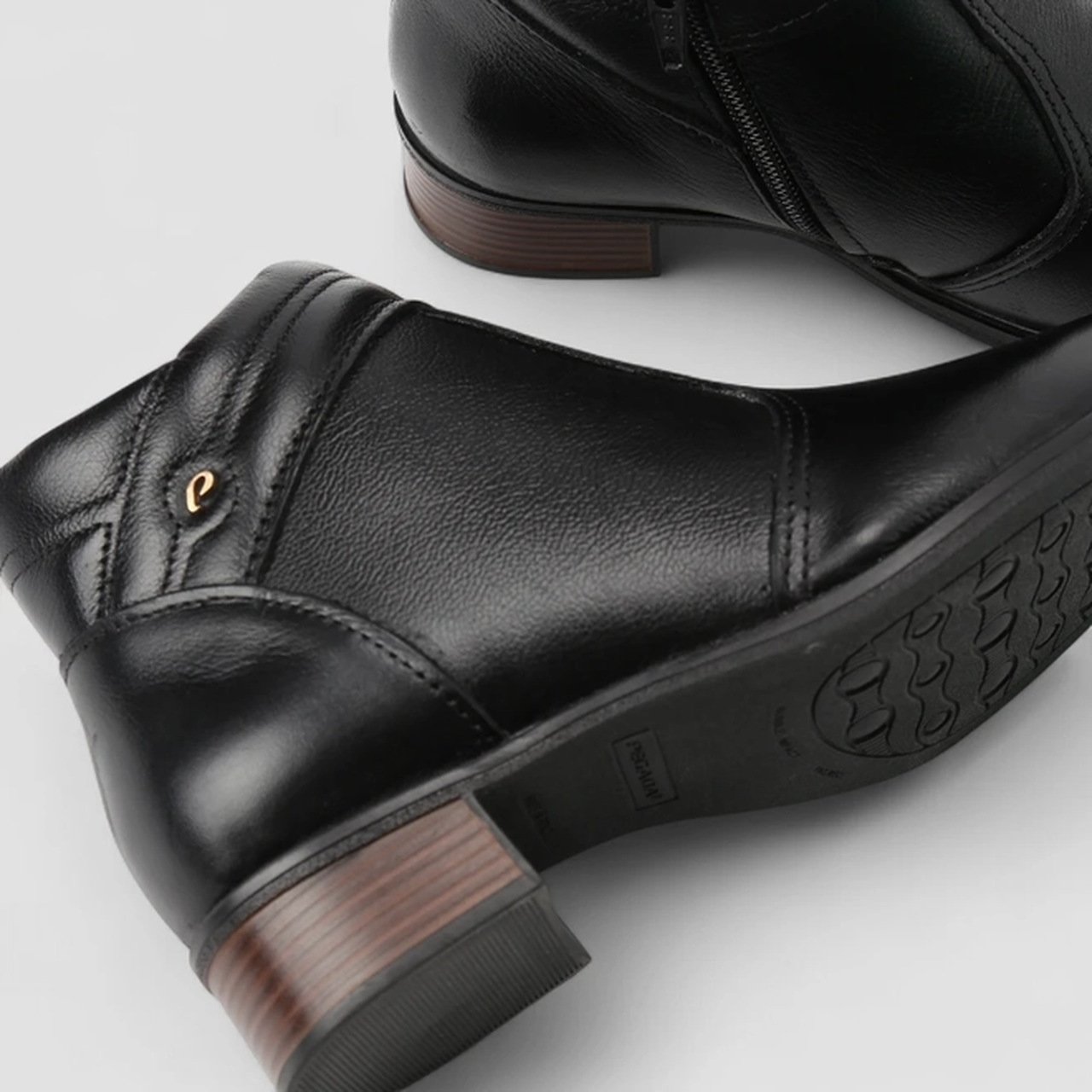 Bota Pegada Cano Curto Em Couro Preto Preto 4