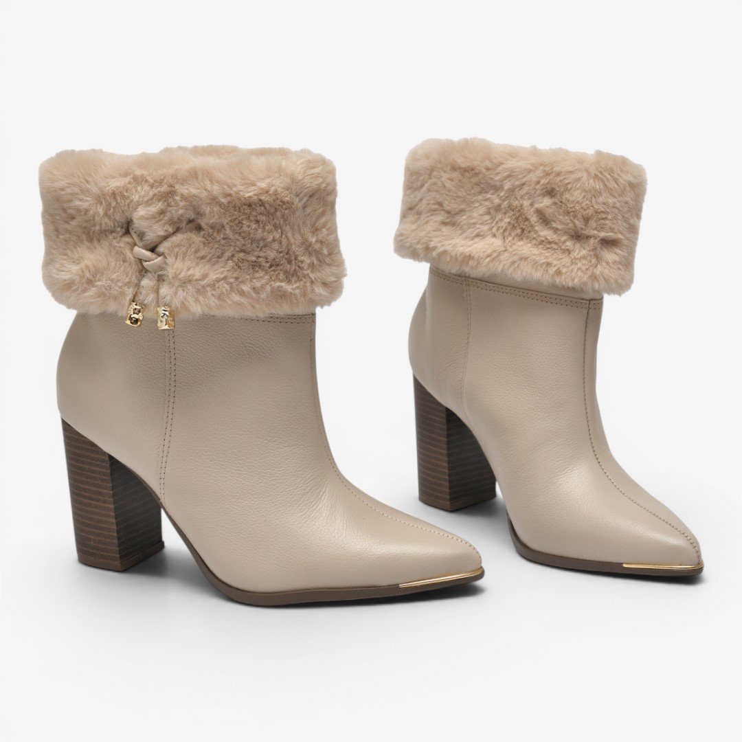 Bota Via Marte Cano Curto Em Couro Off White Com Pelo Bege 4