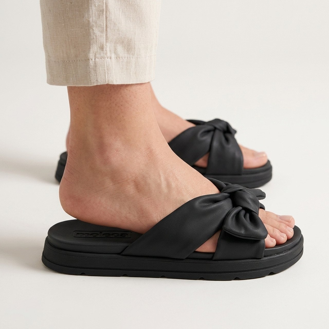 Chinelo Slide Moleca Preto com Laço Preto 2