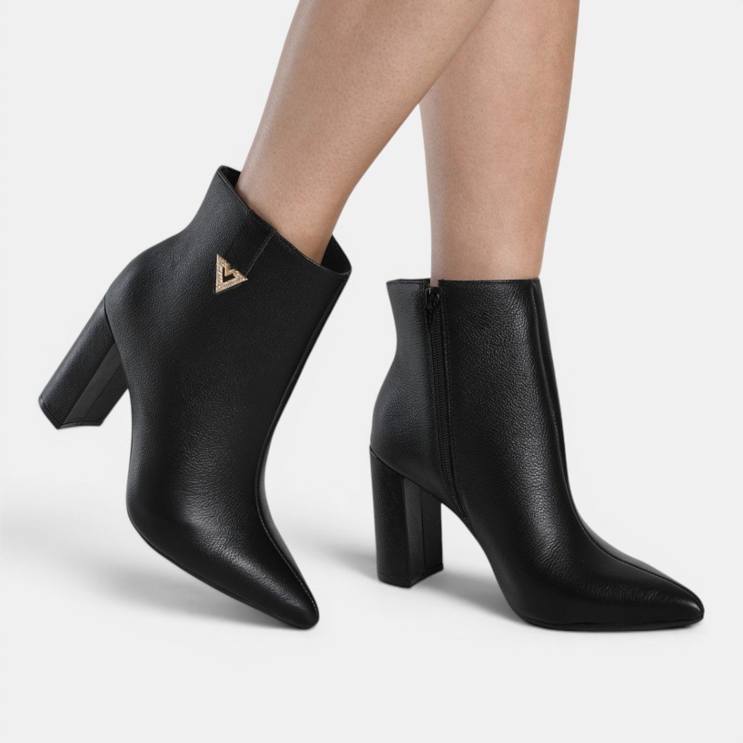 Bota Via Marte Cano Curto Em Couro Preto Preto 3