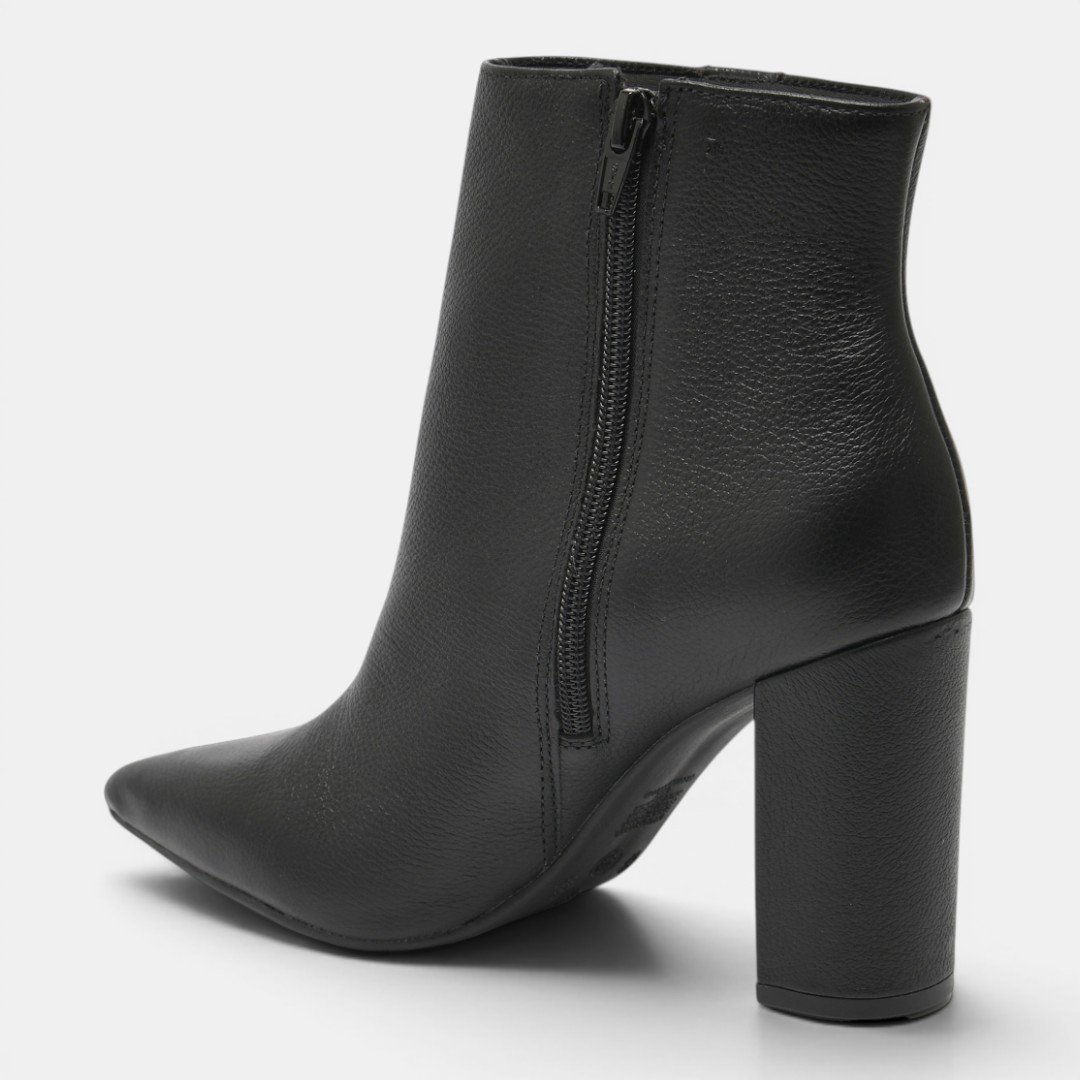 Bota Via Marte Cano Curto Em Couro Preto Preto 4