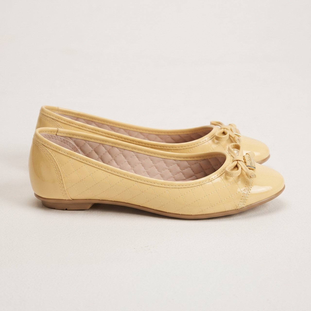 Sapatilha Moleca Feminina Verniz Amarelo Manteiga Bege 3