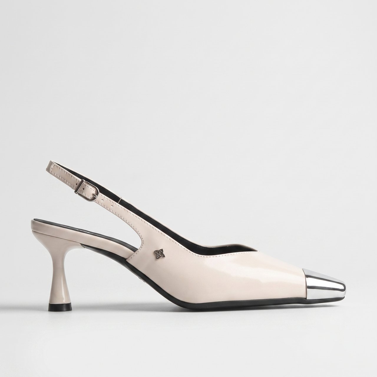 Scarpin Slingback Di Valentini Biqueira De Metal Off White