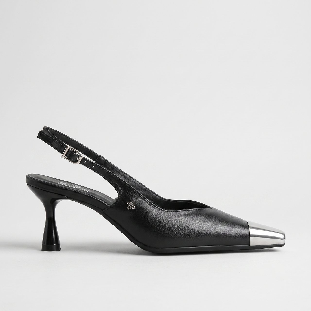 Scarpin Slingback Di Valentini Biqueira De Metal Preto