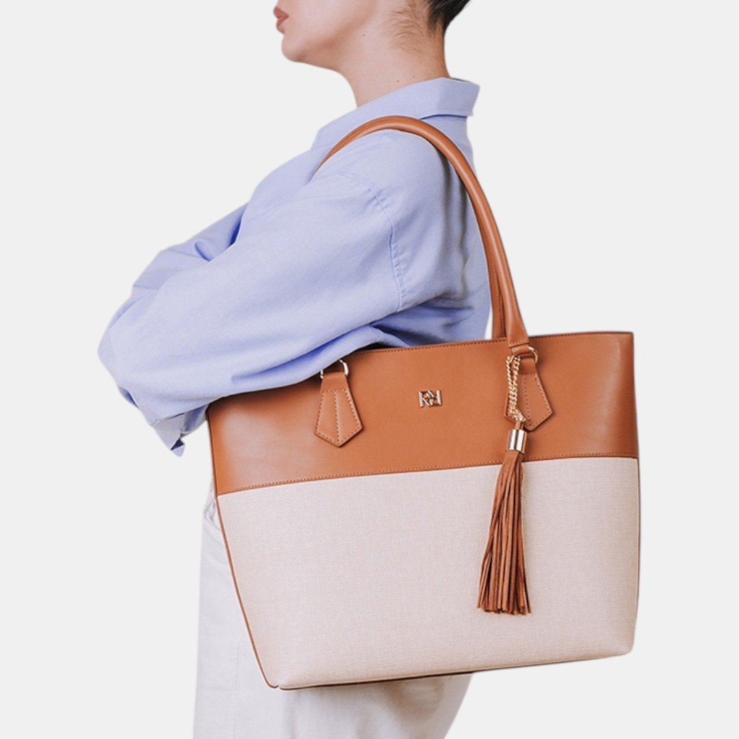 Bolsa Rafitthy Tote Resort Chic Caramelo com Bege Marrom 2