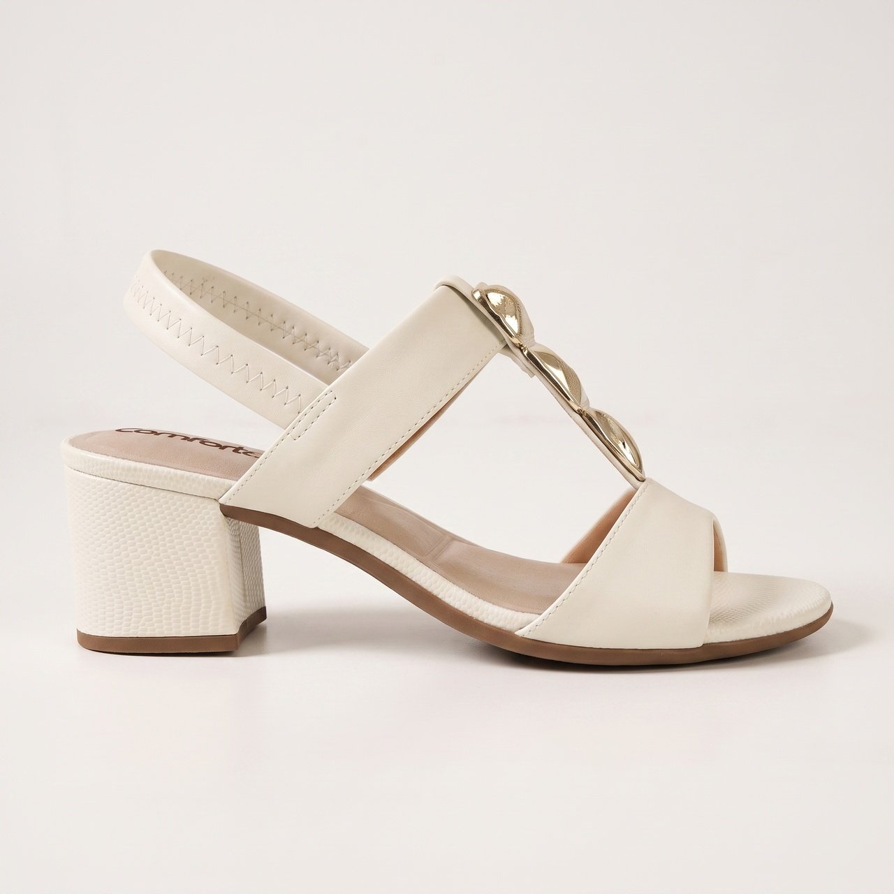 Sandália Comfortflex Salto Bloco Off White Com Enfeite Metalizado