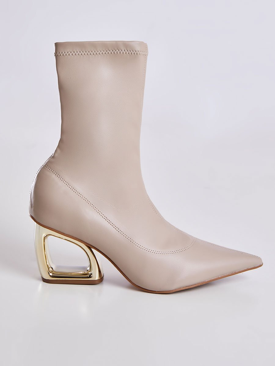 Bota Bico Fino Com Salto Geometrico Vazado Bege Bege 1