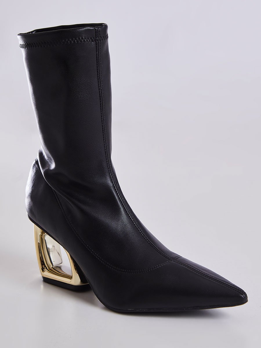 Bota Bico Fino Com Salto Geometrico Vazado Preto Preto 1