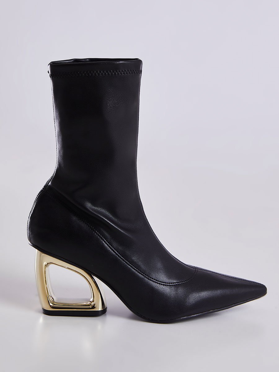 Bota Bico Fino Com Salto Geometrico Vazado Preto Preto 2