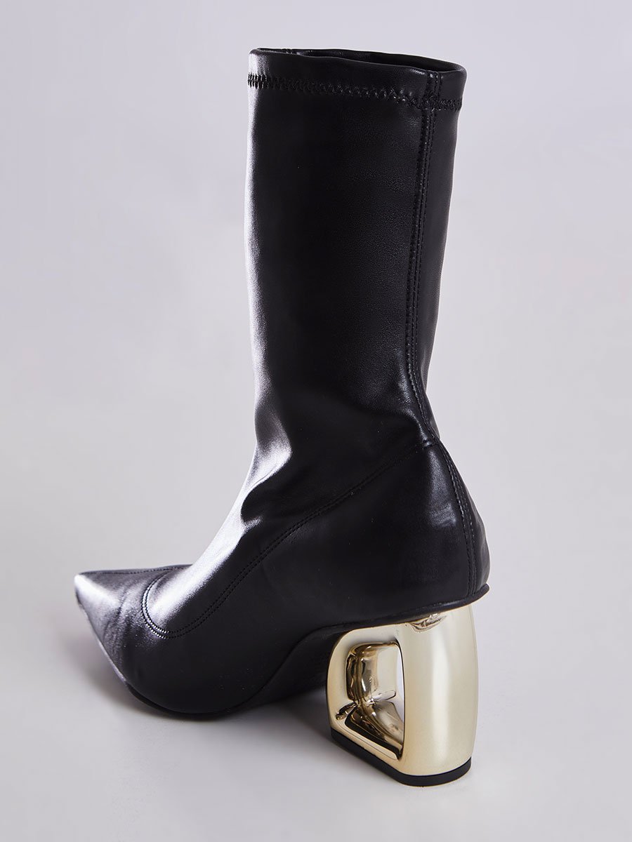 Bota Bico Fino Com Salto Geometrico Vazado Preto Preto 4