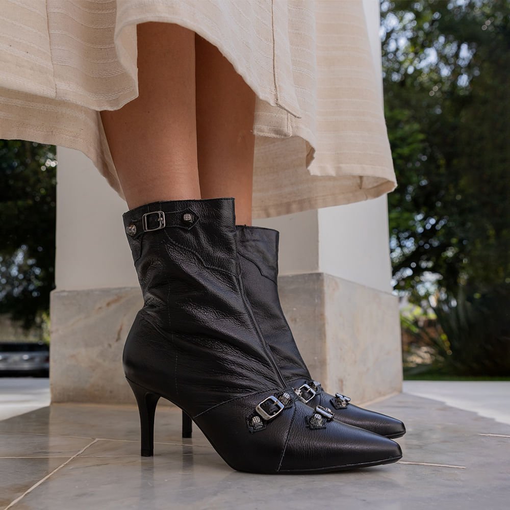 Bota Bico Fino Fivelas Cano Curto Preto Preto 3