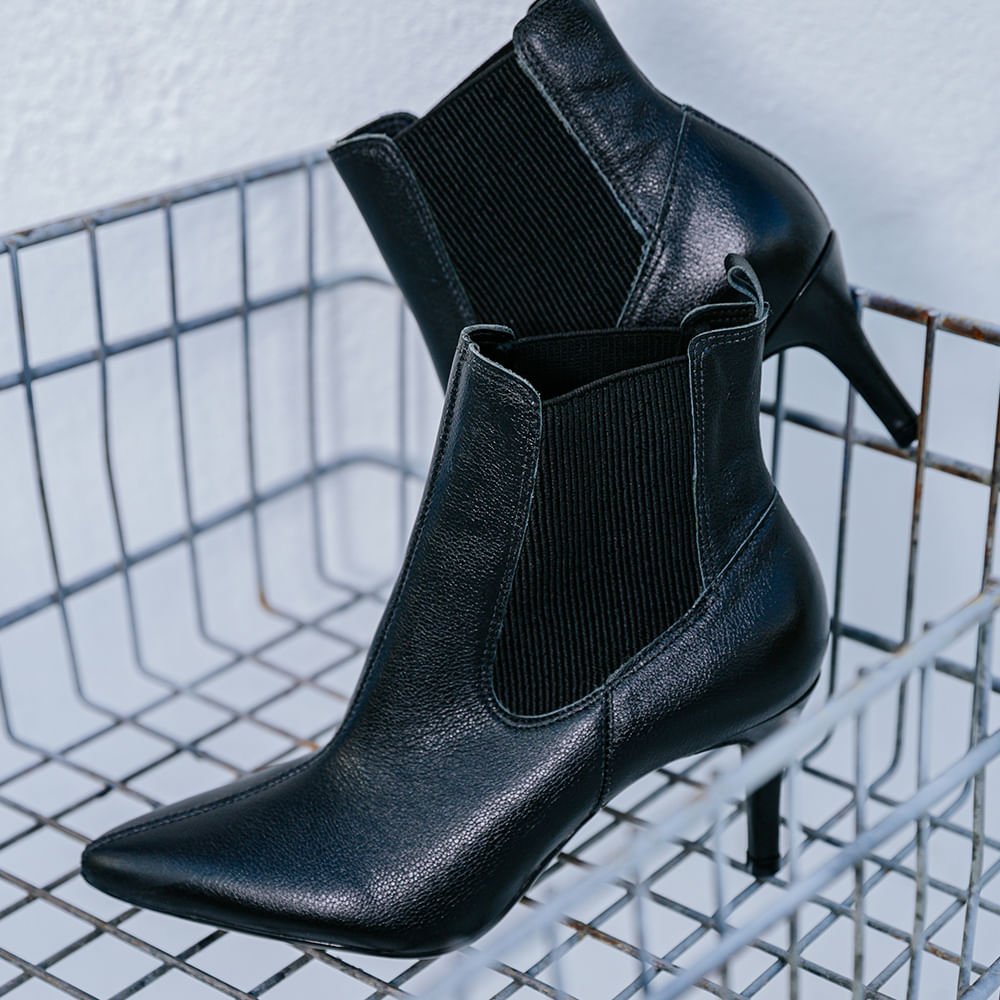 Bota Couro Bico Fino Elastico Preto Preto 2