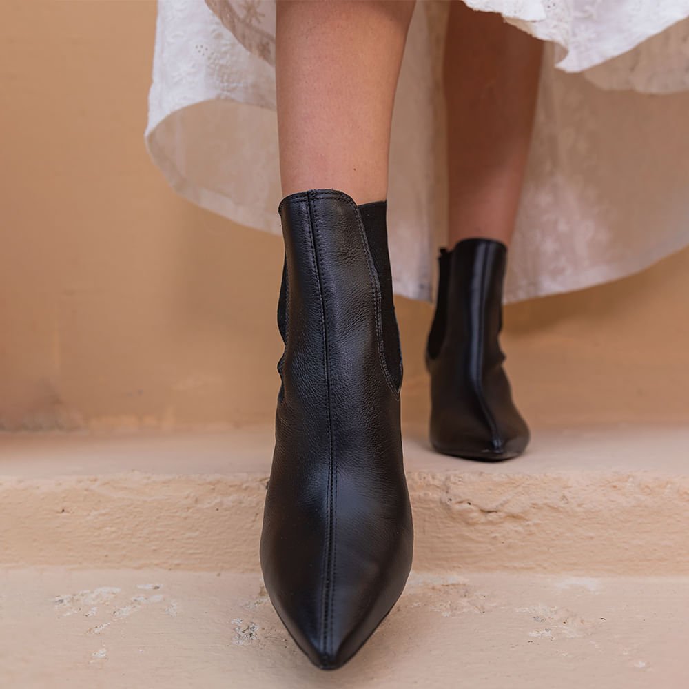 Bota Couro Bico Fino Elastico Preto Preto 4