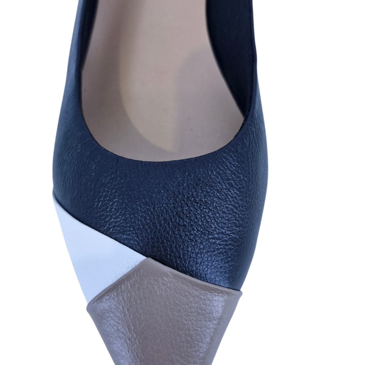 Sapatilha Feminina Bico Fino Em Couro Casual Scarpetti 360 Preto Azul Marinho/Branco 7