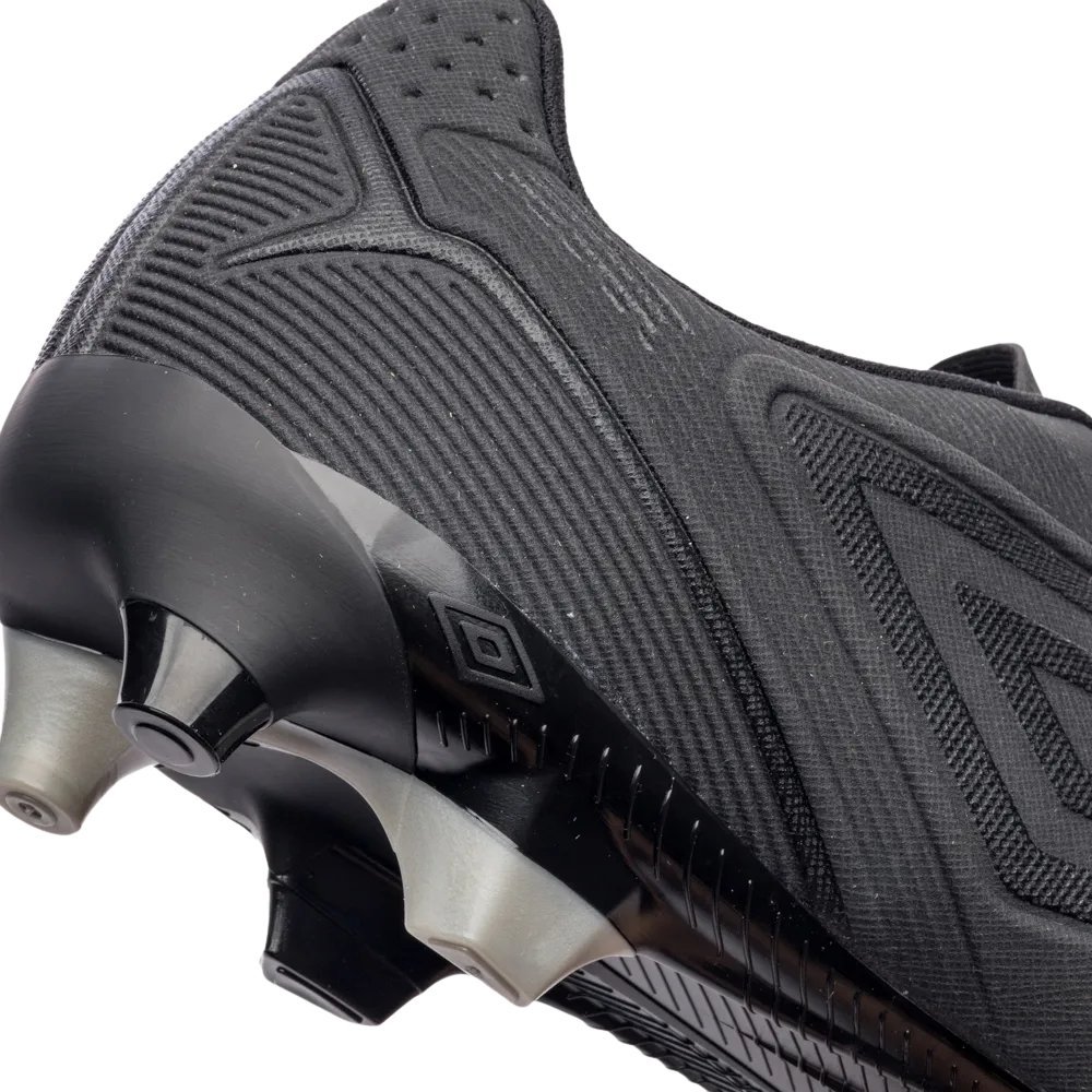 Chuteira Umbro Campo Attak III Preto 7