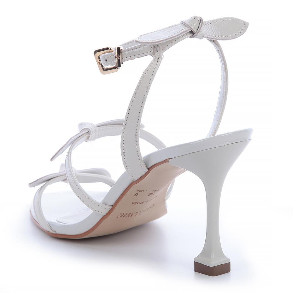 Sandália Salto Taça Couro Off white Detalhe Laços Verniz Show Off White 4