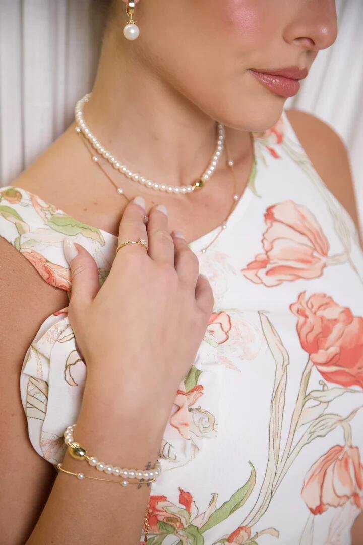 Colar Semijoia De Pérolas E Esfera Oval Dourada Banhado a  Dourado 3