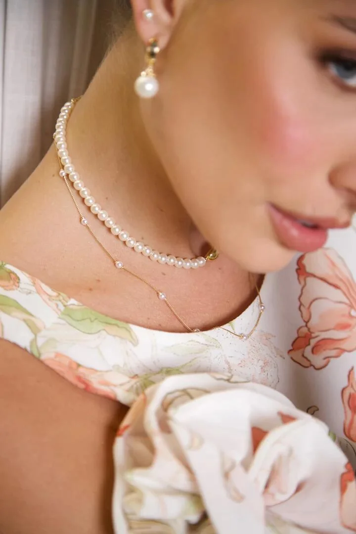 Colar Semijoia De Pérolas E Esfera Oval Dourada Banhado a  Dourado 4