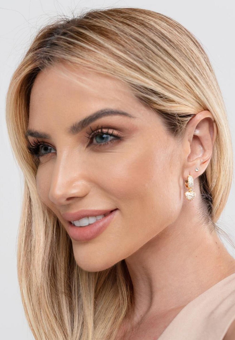 Brinco Semijoia de Argola Coração Cravejado com Zircônias  Dourado 2