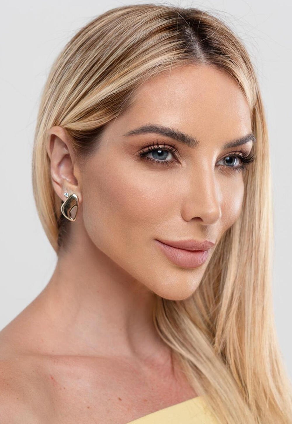 Brinco Semijoia Orgânico Vazado Banhado a Ouro 18k  Dourado 2