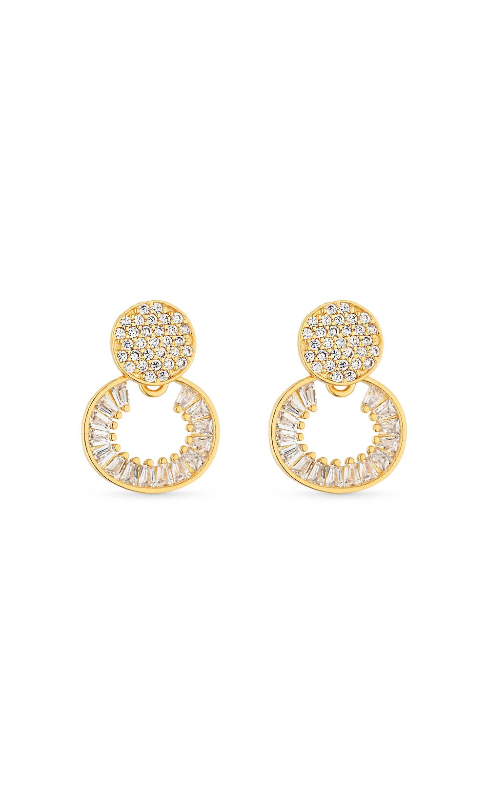 Brinco Dourado com Micro Zircônias Cristal.