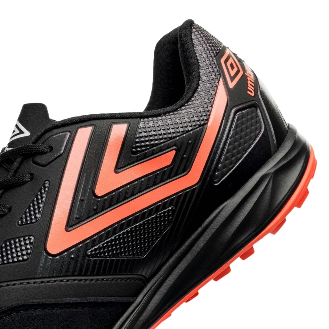 Chuteira Umbro Pro 5 Bump Club Society Preto/Rosa 8