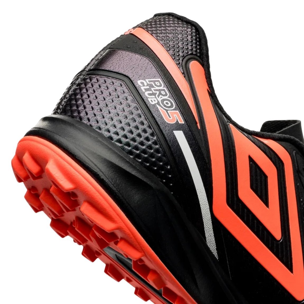 Chuteira Umbro Pro 5 Bump Club Society Preto/Rosa 9
