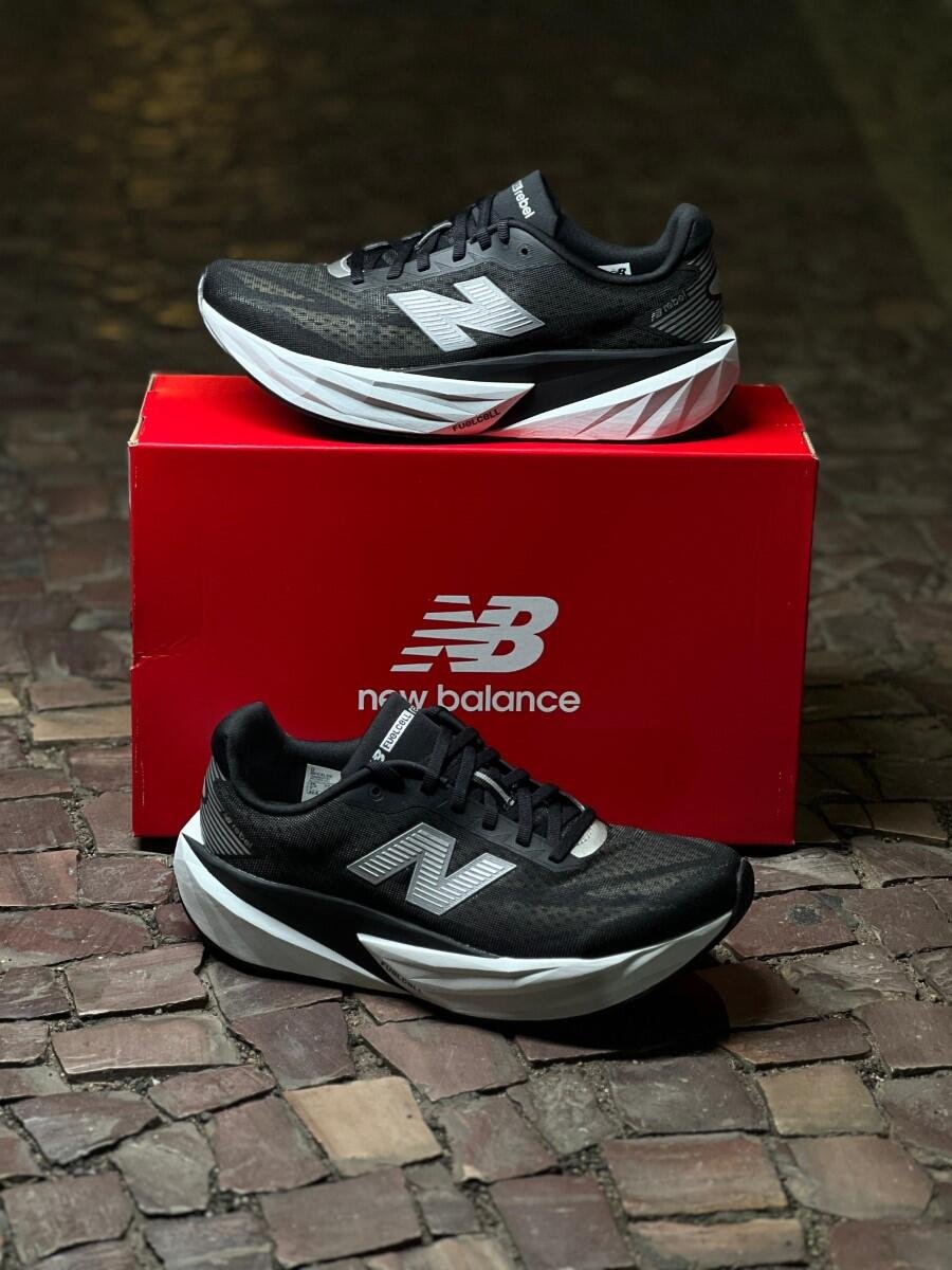 Tênis New Balance Fuelcell Rebel V5 Masculino Preto/Branco