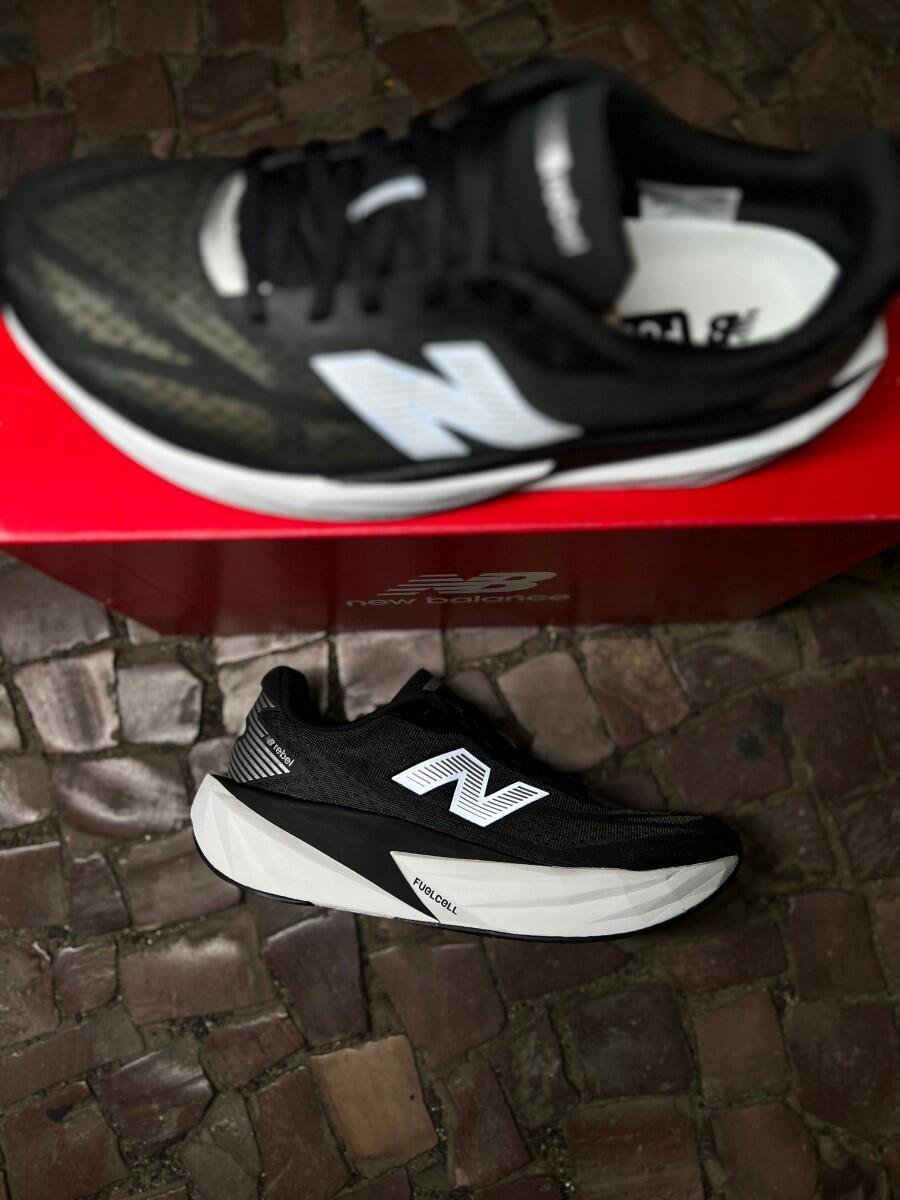 Tênis New Balance Fuelcell Rebel V5 Masculino Preto/Branco