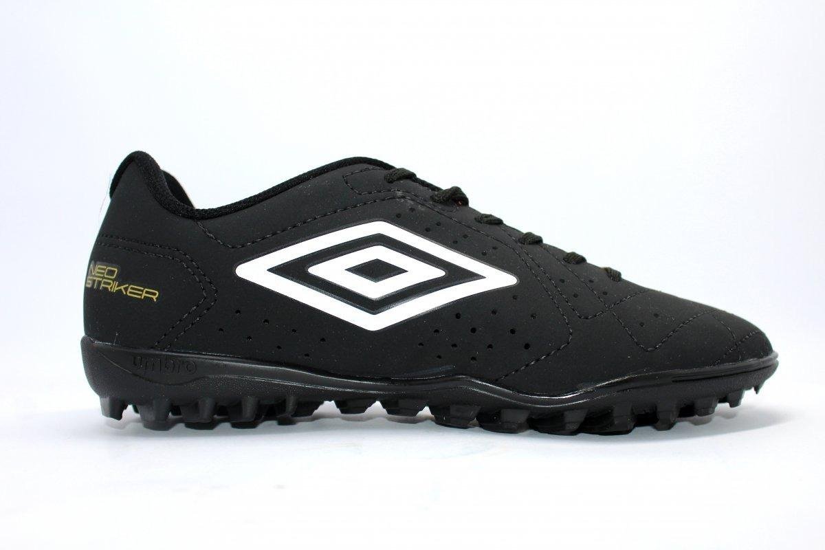 Chuteira Futsal/Indoor Umbro Neo Striker - masculino - preto e branco Preto 2