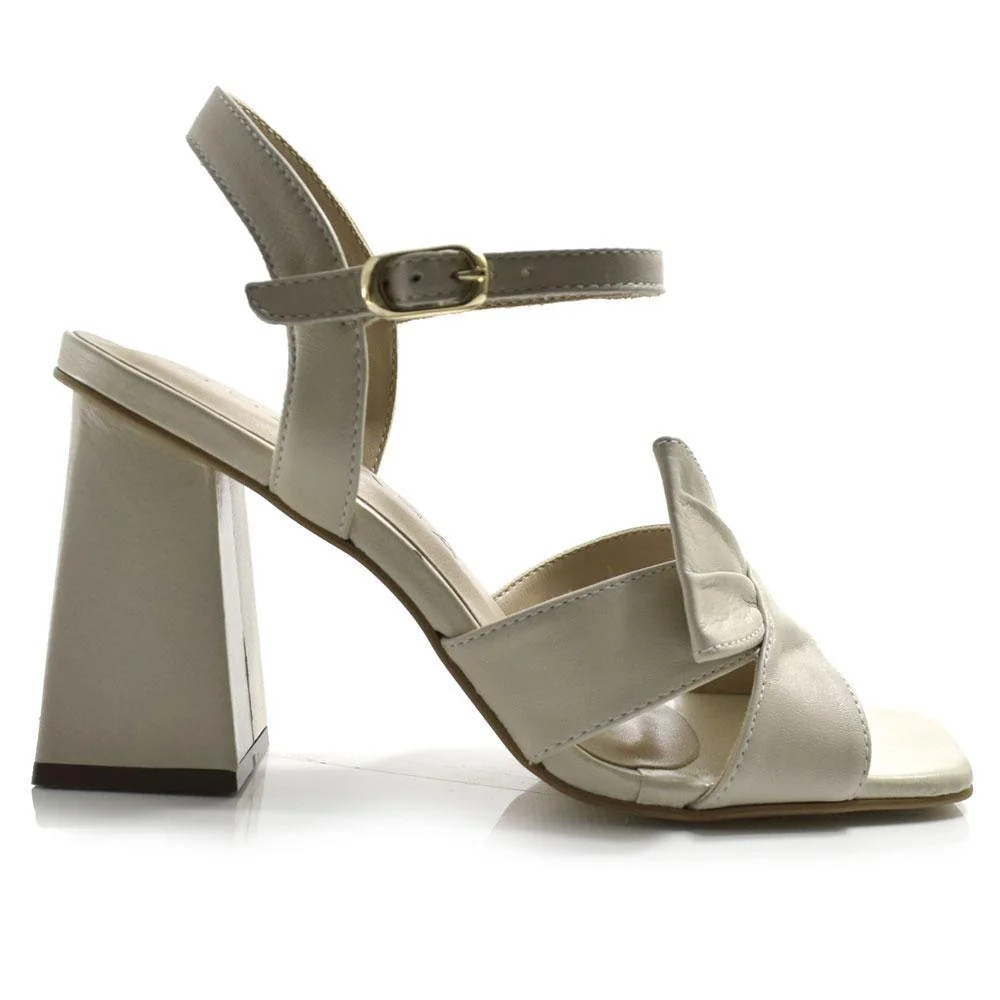 Sandália de Couro e Salto Bloco Feminina Suzzara Off White 3