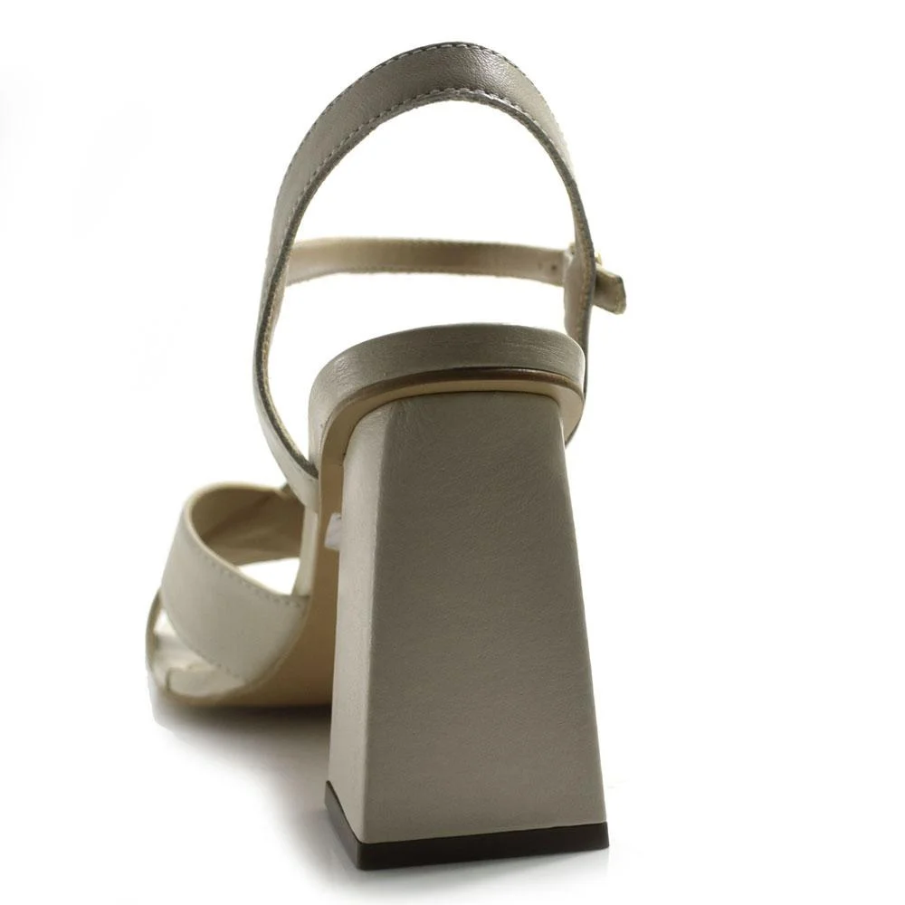 Sandália de Couro e Salto Bloco Feminina Suzzara Off White 4