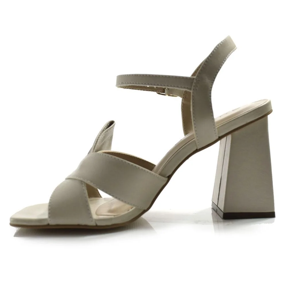 Sandália de Couro e Salto Bloco Feminina Suzzara Off White 5