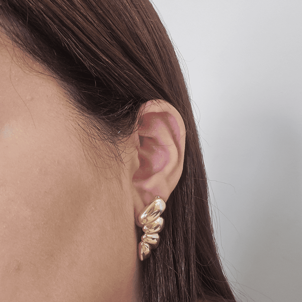 Brinco pétalas banhado em ouro 18k - Crisântemo Joias e Semijoias Dourado 2