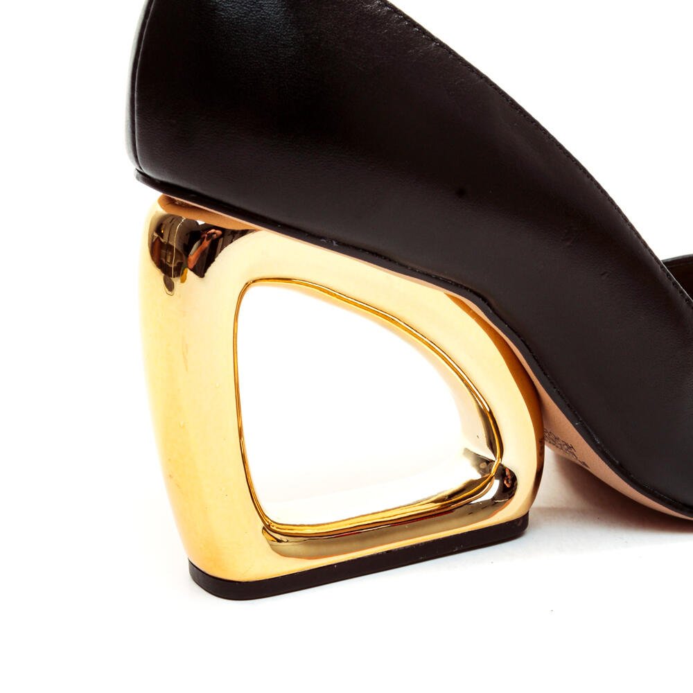 Scarpin Couro Preto Salto Alto Vazado Cecconello 2634001-7 Preto/Dourado 5