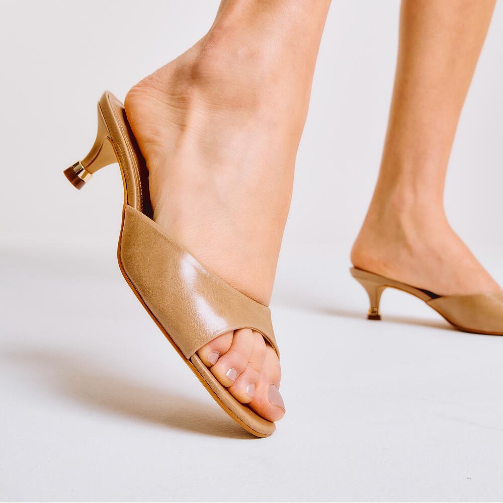 Tamanco Couro Nude Salto Baixo Cecconello 2799001-2 Nude 2