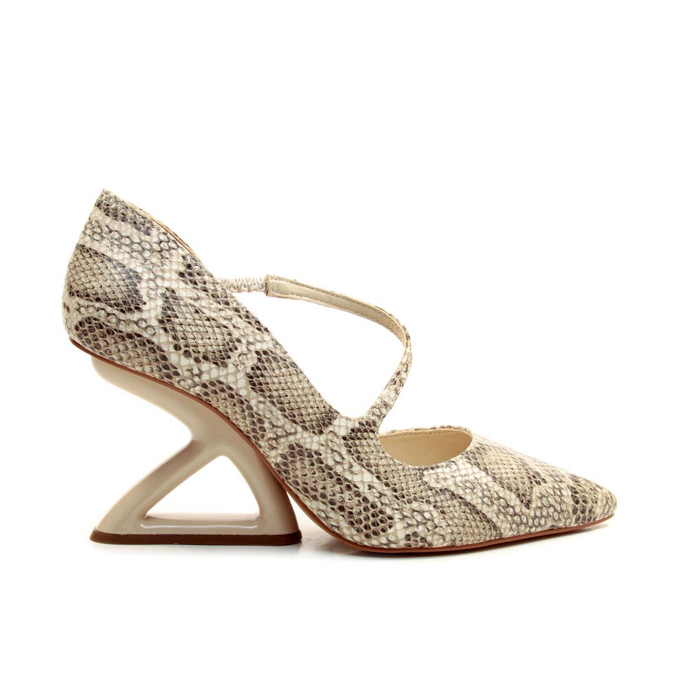 Scarpin Couro Off White Salto Alto Cecconello 2373009-11