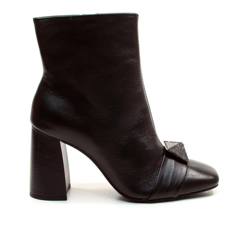 Bota Couro Preto Cano Curto Cecconello 2441010-1