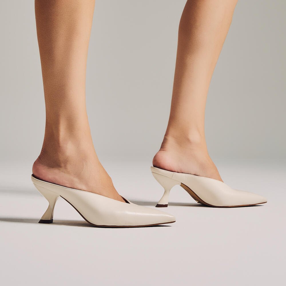 Mule Couro Creme Salto Médio Cecconello 2958001-3 Creme 2