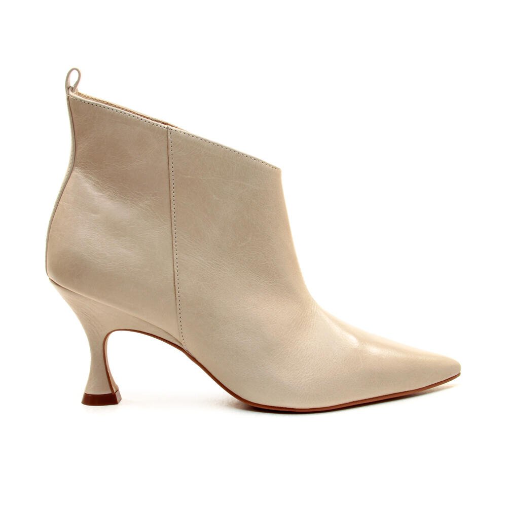Bota Couro Off White Cano Curto Cecconello 2964003-4