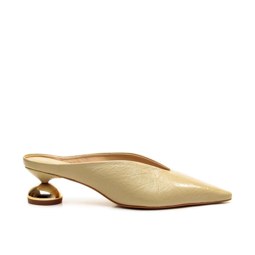 Mule Couro Creme Salto Baixo Cecconello 2976001-2