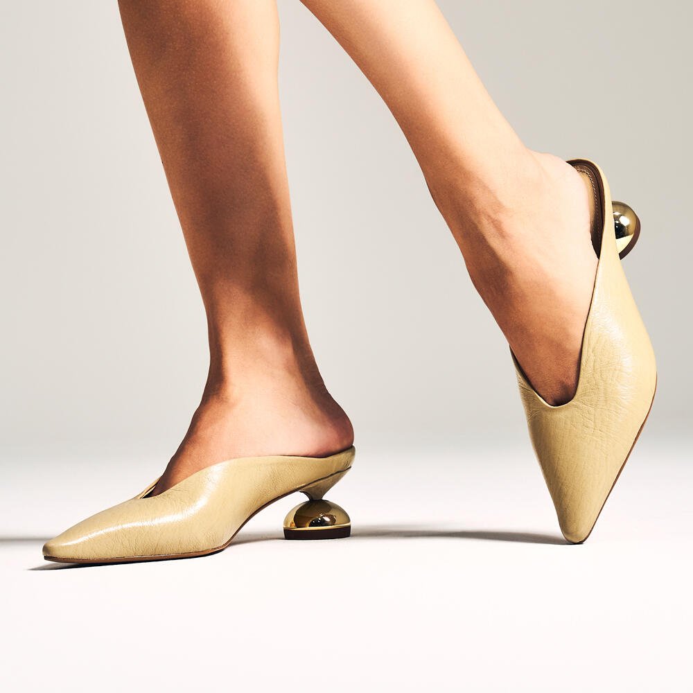 Mule Couro Creme Salto Baixo Cecconello 2976001-2 Bege 2