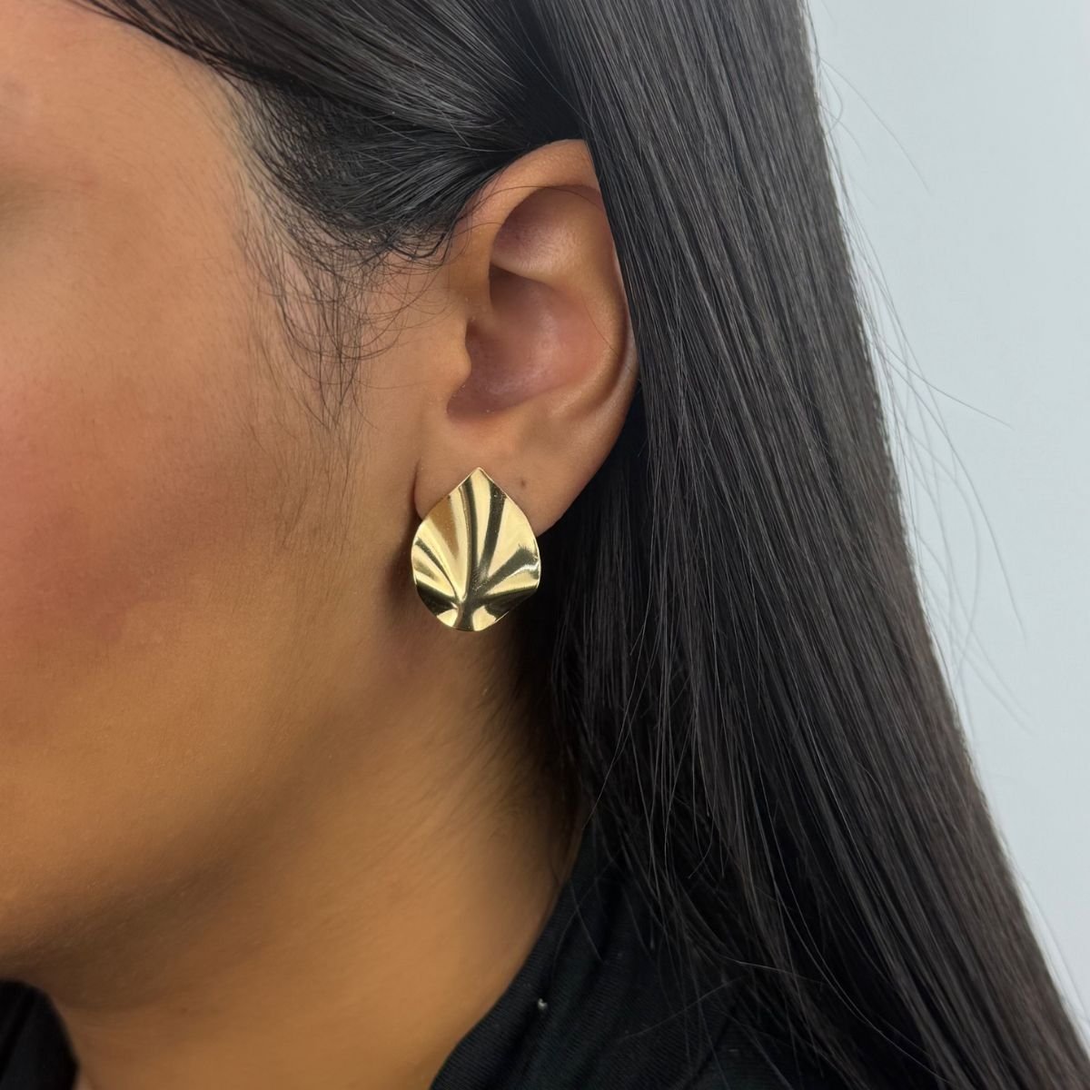 Brinco Feminino Semijoia Banhado a Ouro 18k BR08449 Folha Dourado 4