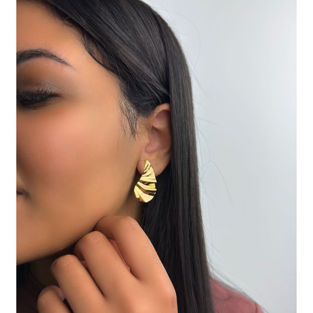 Brinco Feminino Semijoia Banhado a Ouro 18k BR07660 Gota Dourado 3