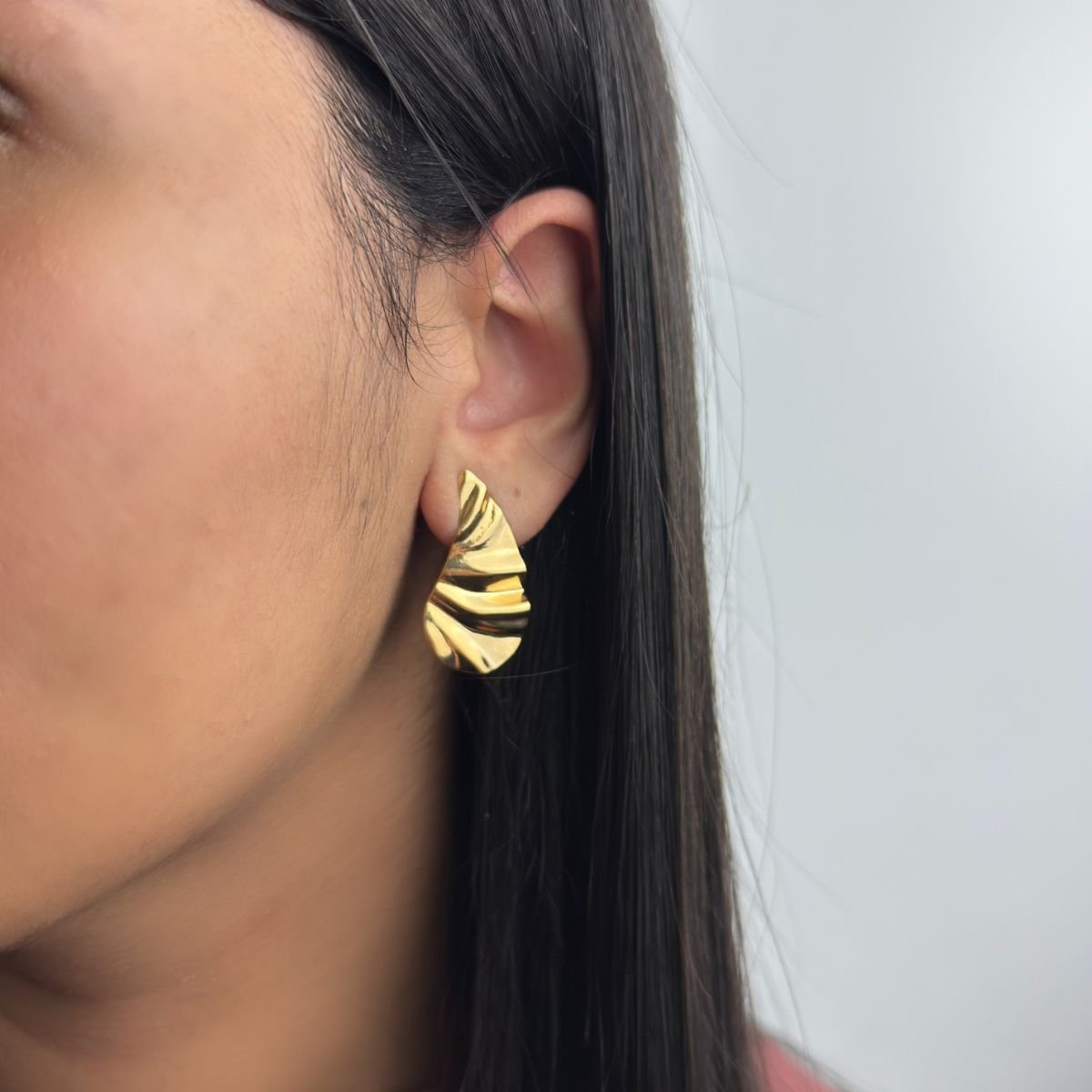 Brinco Feminino Semijoia Banhado a Ouro 18k BR07660 Gota Dourado 4